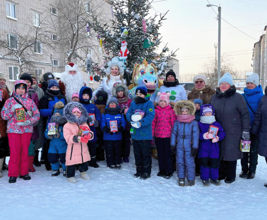Новогодний праздник для детей на улице в ТОС Заводской.
